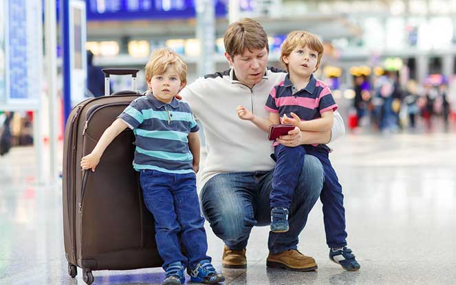 Поездка с детьми за границу: как вписать малыша в загранпаспорт родителей